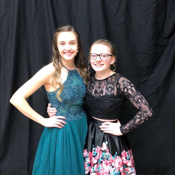 green dress - Picture 3 of 5